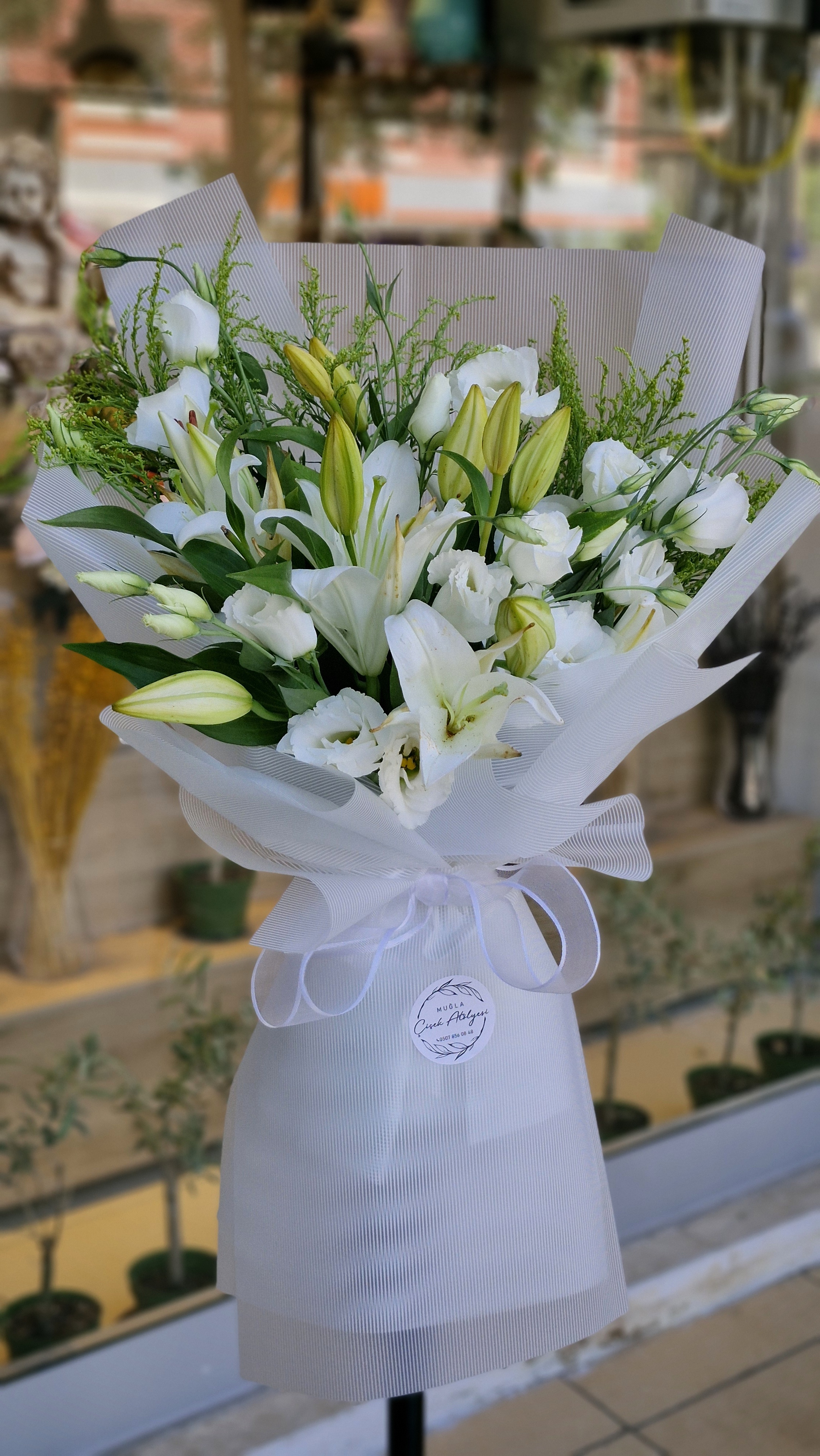 Lilyum lisyentus buketi